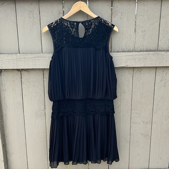 XSCAPE By Joanna Chen Little Black Dress With Cap Sleeves and Rouching Sz 8 - Picture 5 of 7